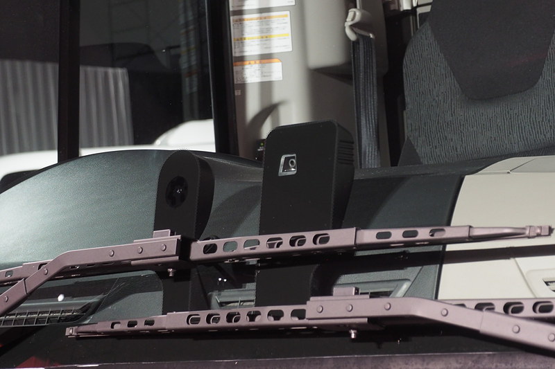 衝突被害軽減ブレーキや車線逸脱警報装置のカメラ