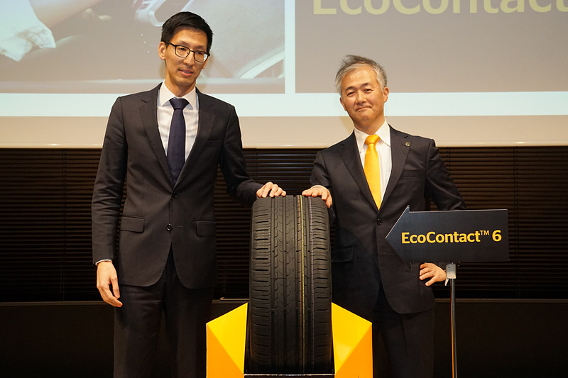 「EcoContact 6」の製品発表会に出席したコンチネンタルタイヤ・ジャパン株式会社 代表取締役社長 グレゴリー・メイ氏（左）と同 技術サービス＆トレーニング・マネジャーの小川直人氏（右）