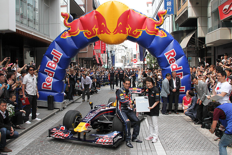 3月9日にレッドブルのF1マシン2台が明治神宮外苑 いちょう並木をデモ走行（写真は2011年6月のもの）