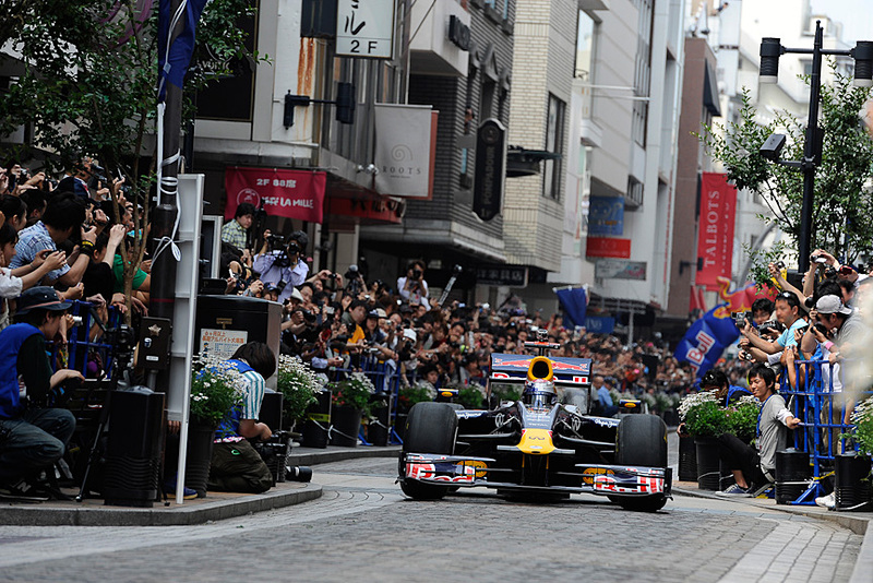 2011年6月に横浜 元町ショッピングストリートで実施したショーラン以来、8年ぶりにレッドブルのF1マシンが公道走行を披露する
