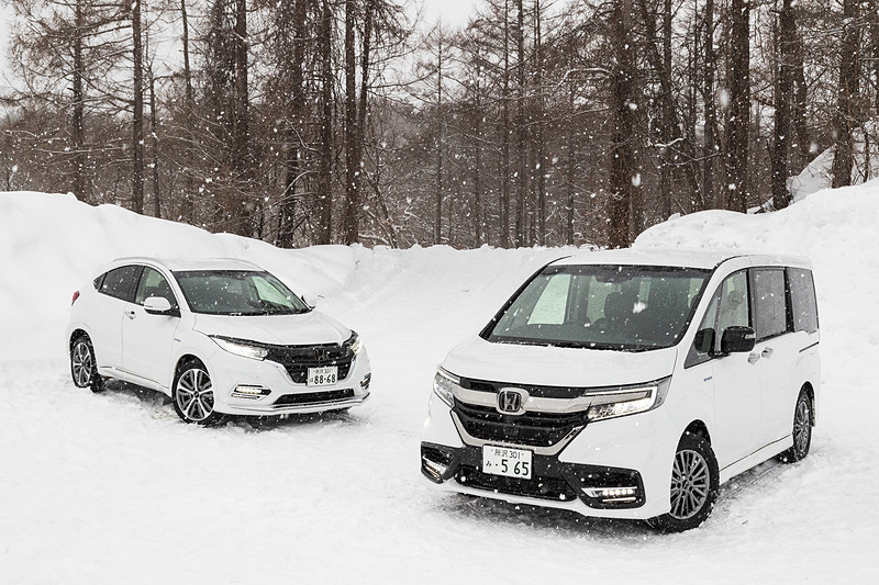 今回の試乗車はヴェゼル ハイブリッドのModulo仕様（左）と、ステップワゴン ハイブリッド Modulo X（右）