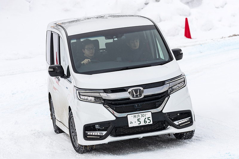 Modulo Xはステアリングを切ったぶんだけスムーズに回頭するとのこと