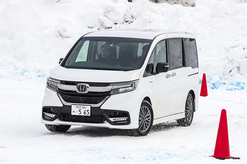 ギャップに乗った際の揺れ方も小さく、なおかつ揺れがすぐに収まるので快適という