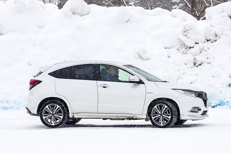 乗り心地向上と走りのよさを両立させたのがモデューロのサスペンションキット。大きな円旋回のときにそれを感じたという