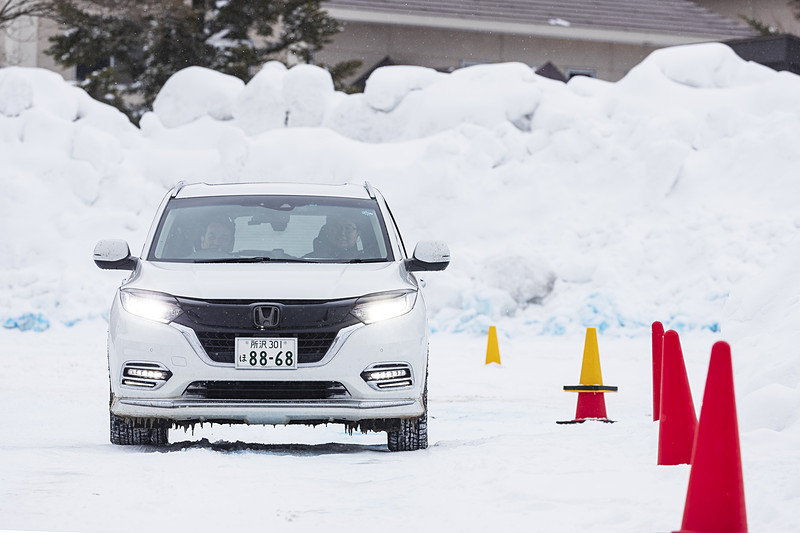 Modulo仕様車では直進時のステアリングフィールに安定感があることを挙げていた
