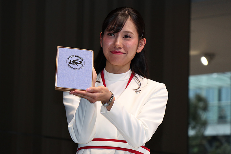 トークショーの終盤には、KONDO RACINGのロゴマークが入ったオリジナルノートや非売品のミニチュアカーなどが当たるプレゼント抽選会も行なわれた