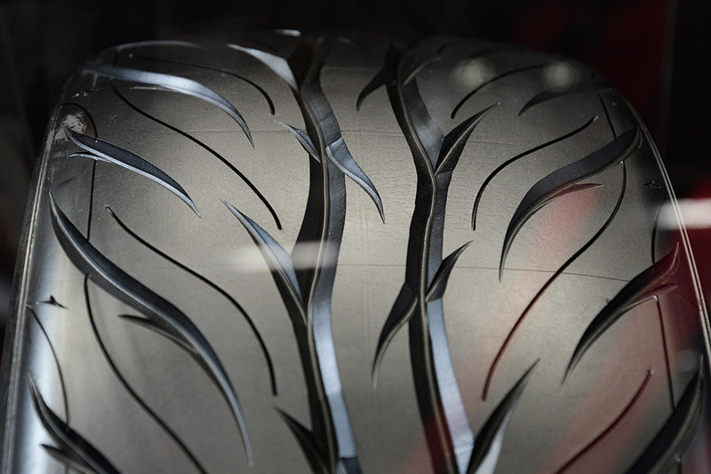 ネオ・バーニングを具現化した、ネオバ コンセプトのトレッドパターン