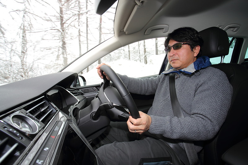 圧雪路面やウェットのアスファルトと凍結路面が織り混ざったシチュエーションなど、多様な状況で走行性能を試すことができた