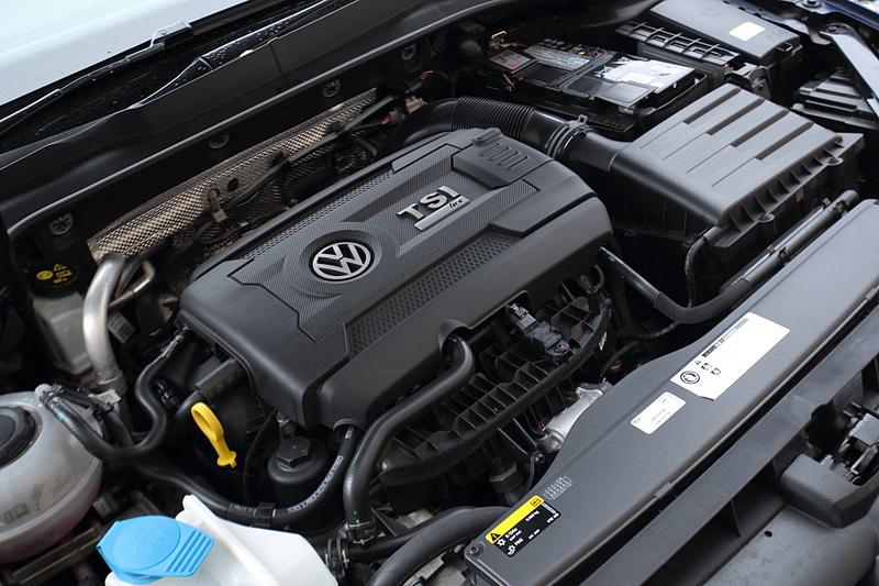 パワートレーンは最高出力228kW（310PS）/5500-6500rpm、最大トルク400Nm（40.8kgfm）/2000-5400rpmを発生する直列4気筒DOHC 直噴ターボエンジンに、7速DSGの組み合わせ。JC08モード燃費は13.0km/L