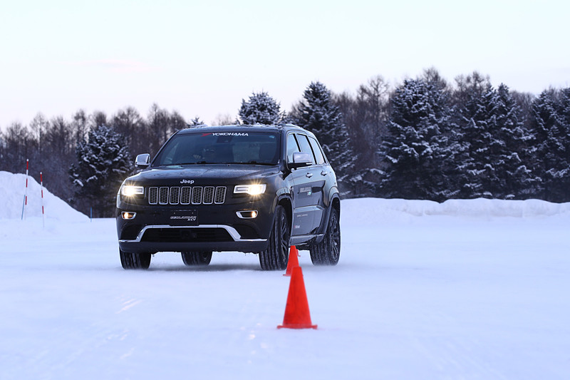 パイロンスラロームやフル制動を行なったところ、縦方向と横方向のバランスのよさが感じられた