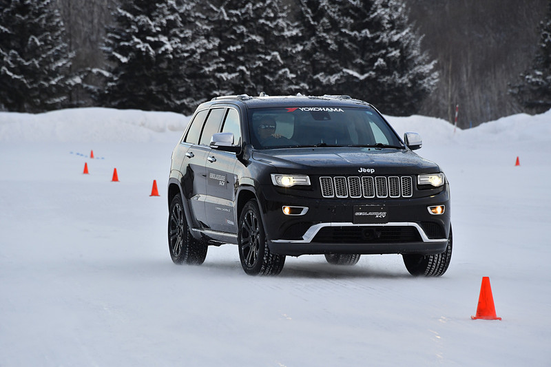 パイロンスラロームやフル制動を行なったところ、縦方向と横方向のバランスのよさが感じられた