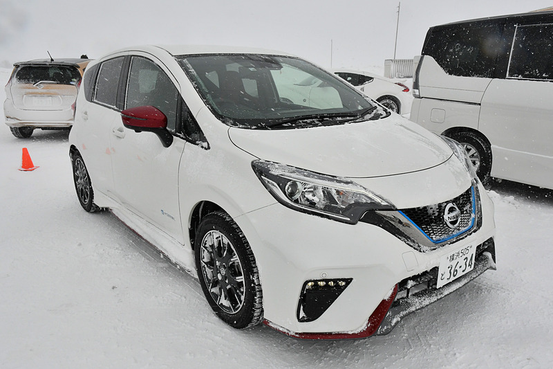 操作に対して機敏に反応し、雪の上であっても爽快な走りを展開する「ノート e-POWER NISMO S」