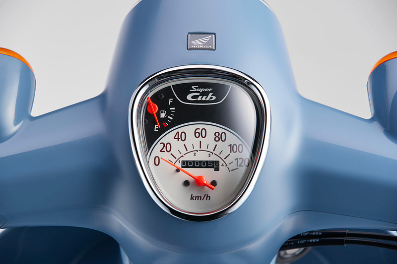 メーターリングなどに上質感のあるクロームメッキを採用