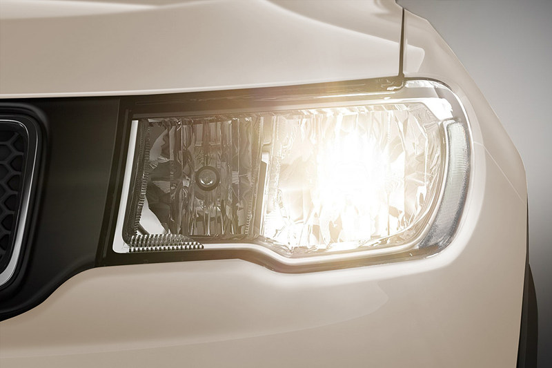 オートハイビームヘッドライトを標準装備