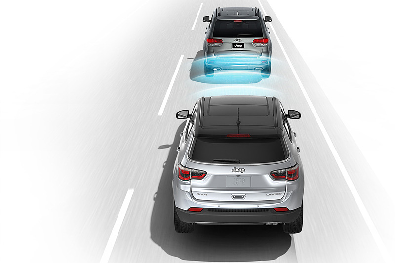 ベース車のロンジチュードは「アダプティブ クルーズ コントロール（STOP＆GO機能付）」（左上）、「LaneSense 車線逸脱警報プラス」（右上）、「前面衝突警報（クラッシュミティゲーション付）」（左下）、「Parkview リアバックアップカメラ」（右下）などの先進安全システムを標準装備する