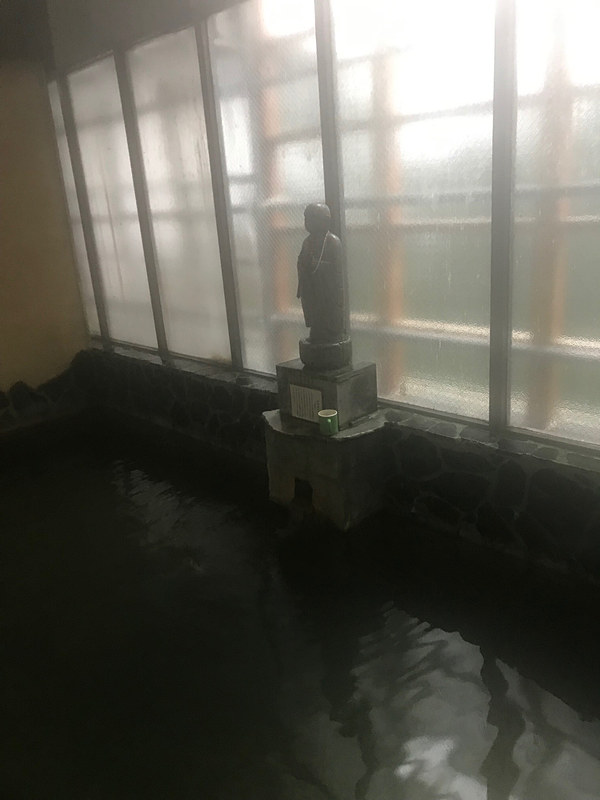 肘折温泉では上の湯で日帰り入浴を楽しんだ。原稿の執筆速度は……