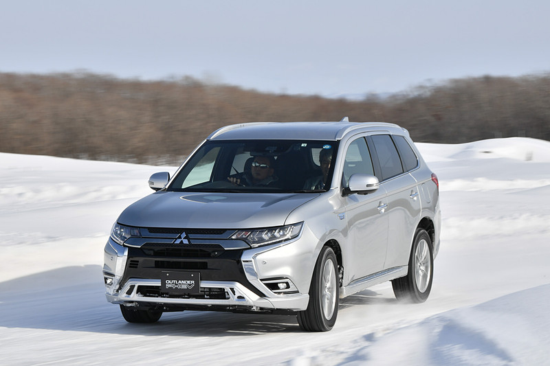 「アウトランダーPHEV」