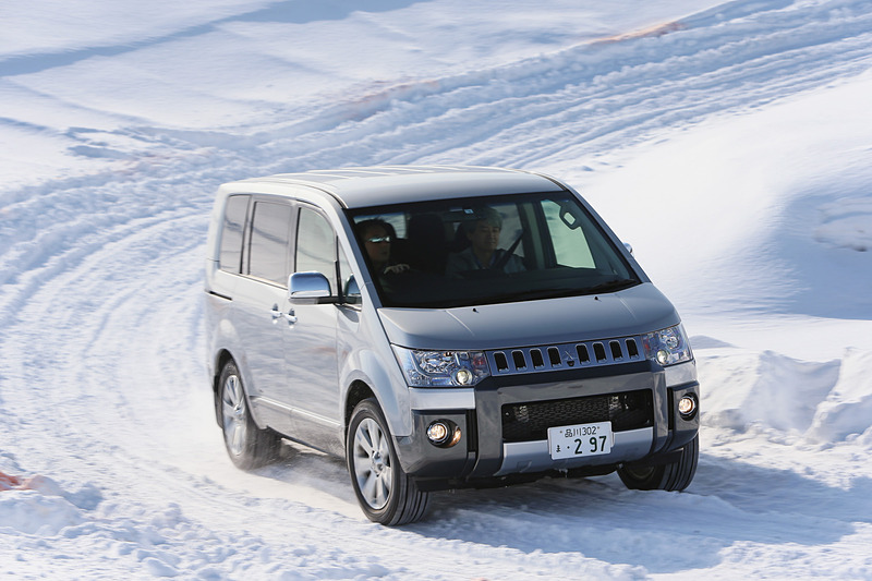 デリカD：5のディーゼルエンジン搭載車は2月15日にビッグマイナーチェンジを実施。ガソリンエンジン搭載車は継続販売されているが、今回は旧型のディーゼルモデルと比較試乗した