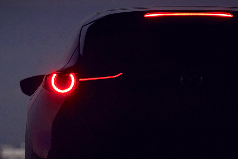 新世代商品第2弾となる新型SUVのリアビュー