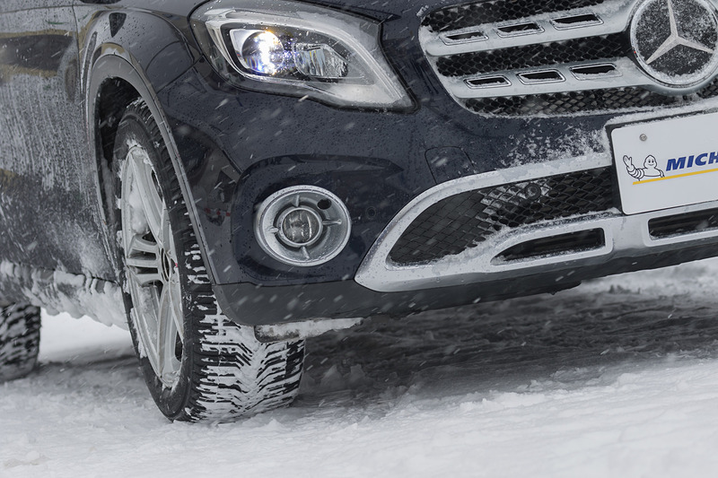 北海道のテストコースでミシュランのオールシーズンタイヤ「クロスクライメート」の雪上性能を試した