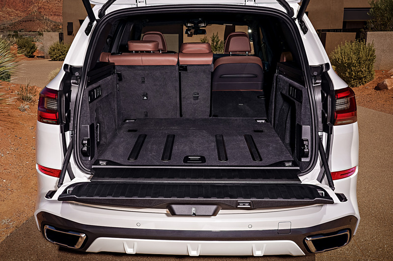 ラゲッジスペース容量は650L。分割可倒式のリアシートをアレンジして容量の拡大も可能となっている