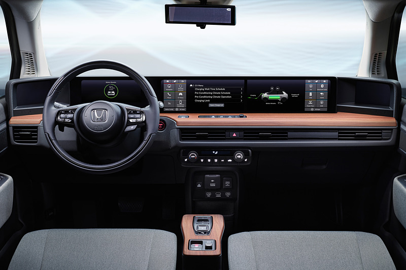 水平基調となるHonda eのインテリア