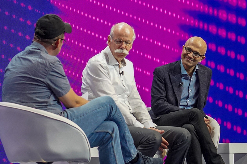 トークショーのような形で行なわれた両氏の基調講演