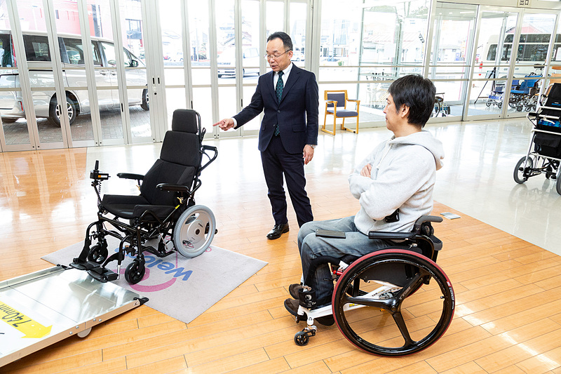 タイプIII 電動ウェルチェア＋ワンタッチ固定仕様の専用車いす「電動ウェルチェア」