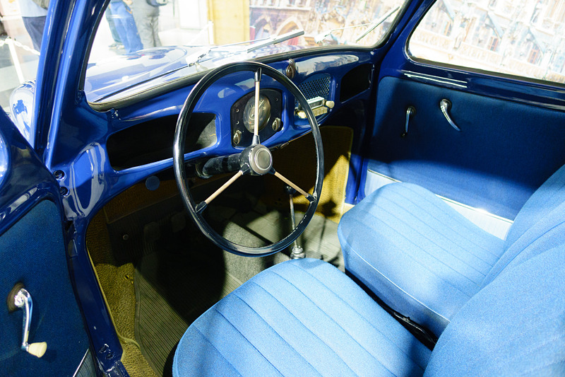 オリジナルなコクピットに乗り込むことができる