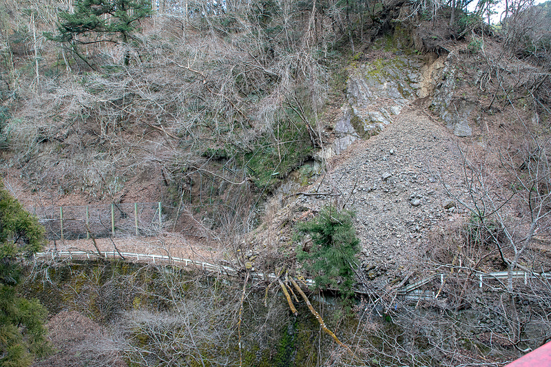 どこまで続いているのかと道を見ながら走ると、「Oh……」という光景。入っちゃいけないところは入っちゃいけない理由があるということ
