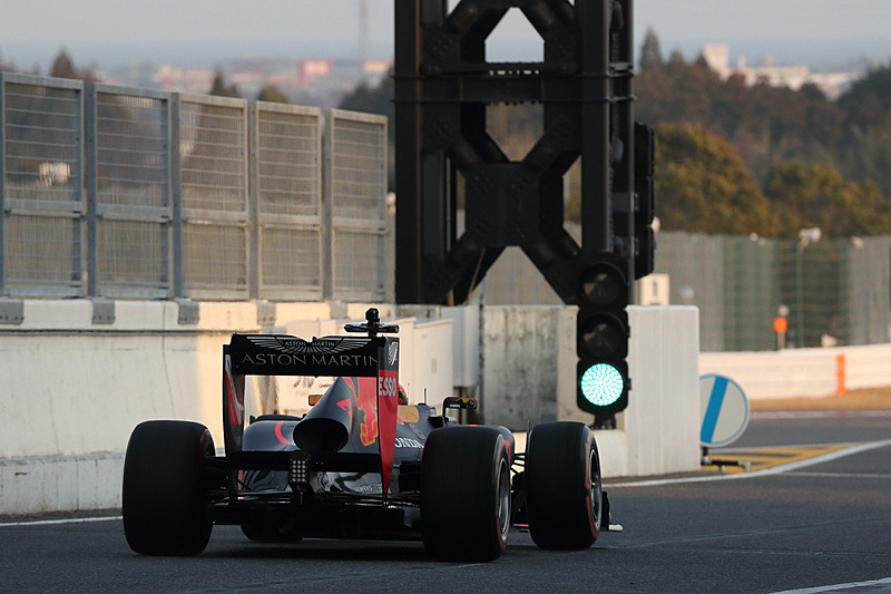 4輪、2輪の多彩なカテゴリーで活躍しているレースマシンが登場する