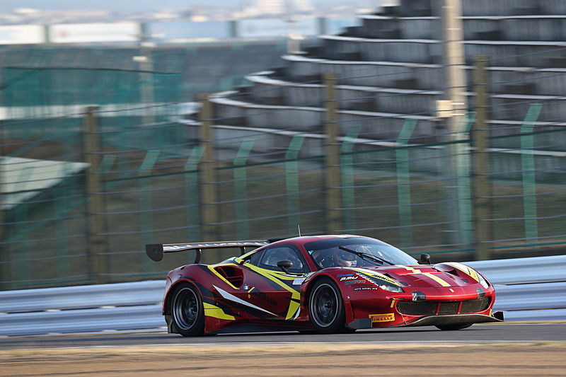 SUPER GTのGT300クラスなどで活躍するGT3マシンがテスト走行していた