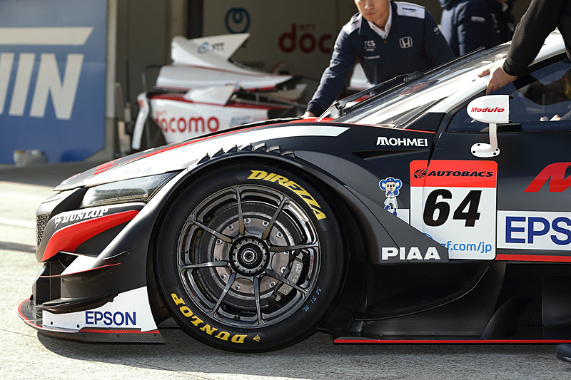 タイヤはダンロップ