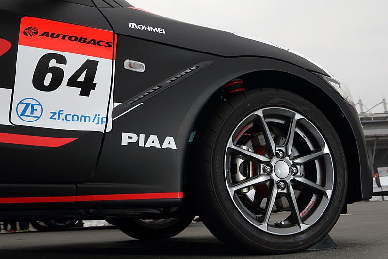 ホンダアクセスのアルミホイール「MR-R01」に横浜ゴムの「ADVAN NEOVA AD08R」を装着。さらにサスペンションやブレーキパッド、ブレーキディスクも変更されている