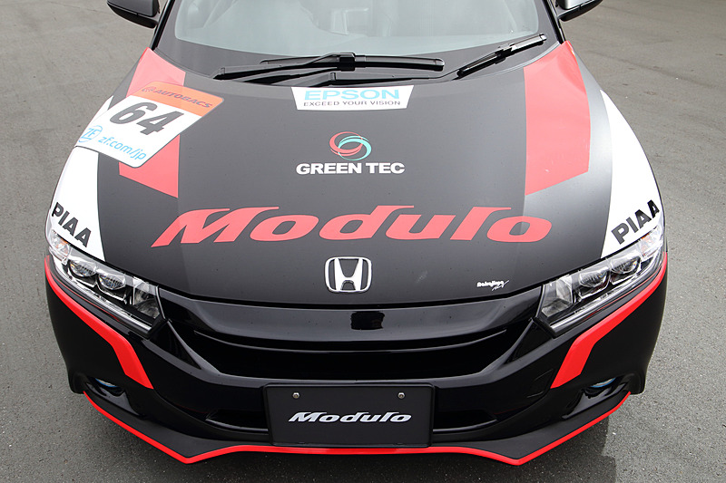 ボンネット上のロゴ配置も64号車「Modulo EPSON NSX-GT」を模しており、さらに「Nakajima Racing」のロゴも小さく追加されている