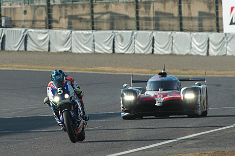 佐藤琢磨選手がインディ500ウィナーとして、中嶋一貴選手がル・マン24