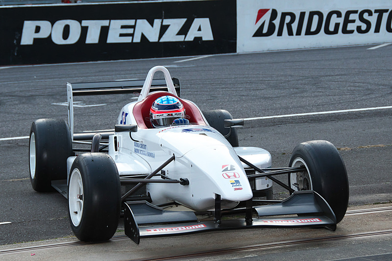 2019年から「SRS-Kart（鈴鹿サーキットレーシングスクールカート）」「SRS-Formula（鈴鹿サーキットレーシングスクールフォーミュラ）」のPrincipalに就任することが決まっている佐藤琢磨選手は、SRS-Formulaのスクールマシンに乗って登場