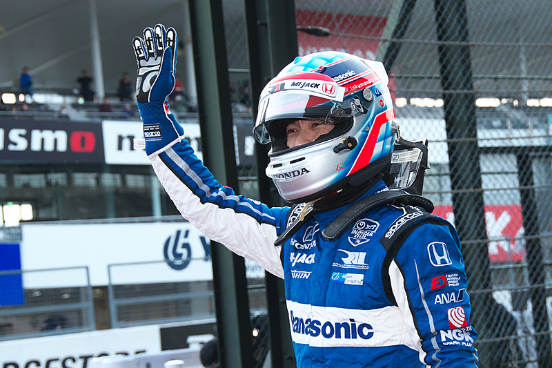 2019年から「SRS-Kart（鈴鹿サーキットレーシングスクールカート）」「SRS-Formula（鈴鹿サーキットレーシングスクールフォーミュラ）」のPrincipalに就任することが決まっている佐藤琢磨選手は、SRS-Formulaのスクールマシンに乗って登場