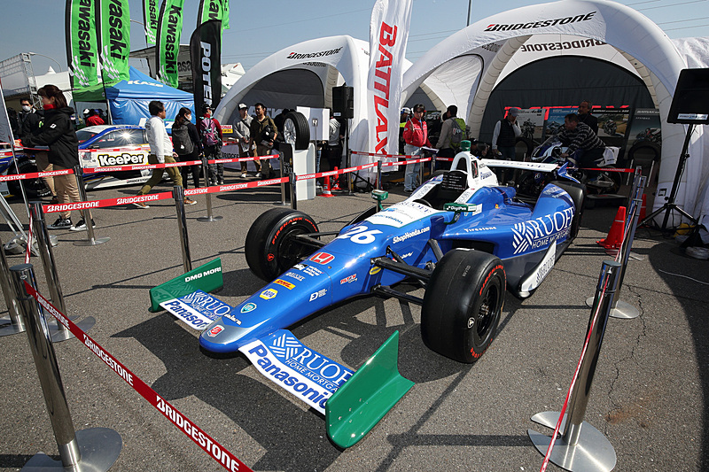 世界三大レース優勝マシンからナンバー付きワンメイクレース車両まで幅広く展示