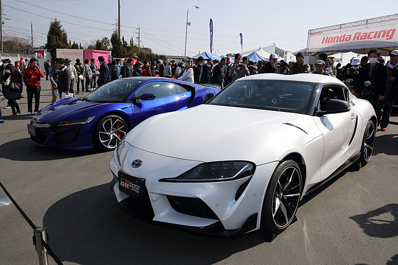 発売前の「GR スープラ」に加え、2017年2月の発売から2年が経過した「NSX」も衰えることのない人気を維持して多数の来場者を集めた