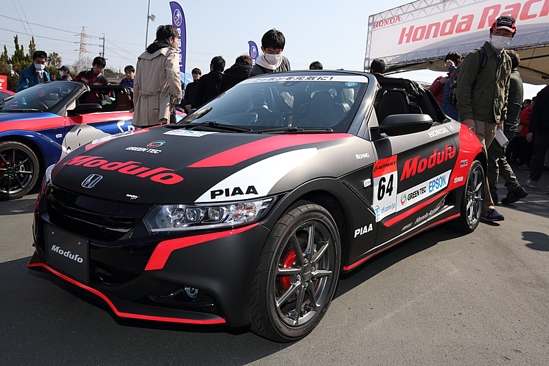 「Modulo Nakajima Racing」の2019年SUPER GT参戦マシンである64号車「Modulo EPSON NSX-GT」のカラーリングを再現した「Modulo S660 ＃64 Modulo NSX-GT スペシャルカラー 2019」
