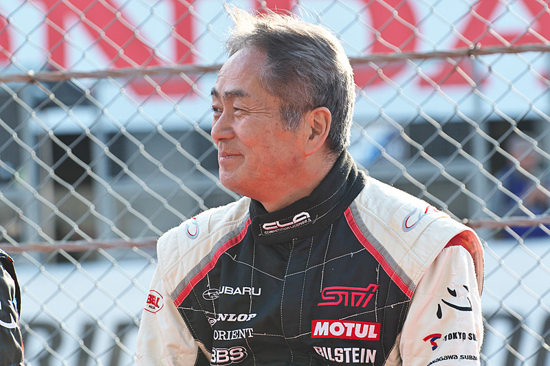 「SUBARU STI WRブルーに宿るチャレンジングスピリット」の実施前には、STI チーム総監督の辰己英治氏（左）、新井敏弘選手（中央）、井口卓人選手（右）によるトークショーも行なわれた