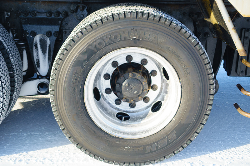 10％勾配を上るトラック