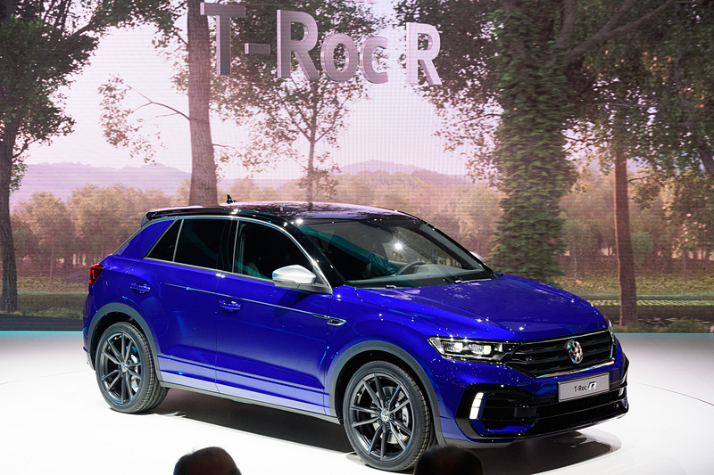 「ジュネーブモーターショー 2019」で世界初公開となった、フォルクスワーゲン「T-Roc R」