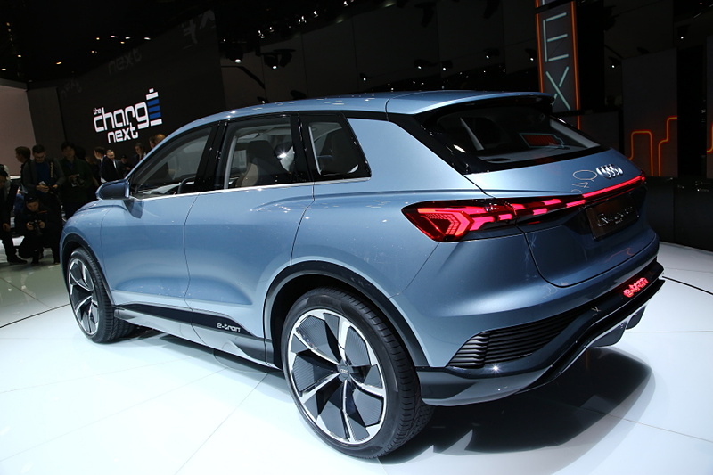 Q4 e-tron コンセプト