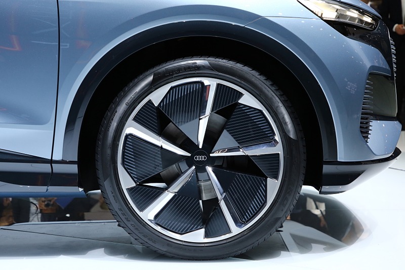 Q4 e-tron コンセプト