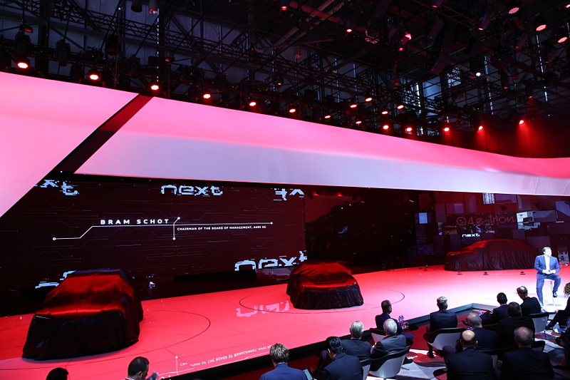 行なわれたプレスカンファレンスで「e-tron Sportback」「e-tron GT コンセプト」がアンベールされた