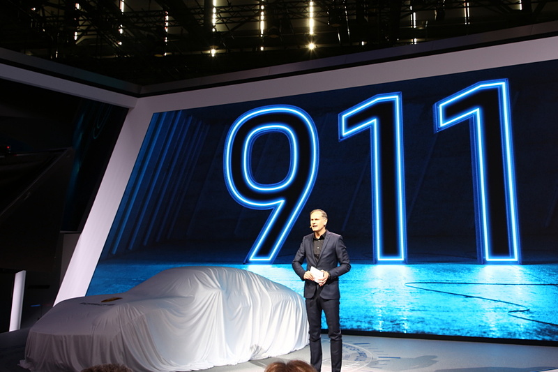 プレスカンファレンスでは、ポルシェAG 代表取締役社長 オリバー・ブルーメ氏がプレゼンを行なった