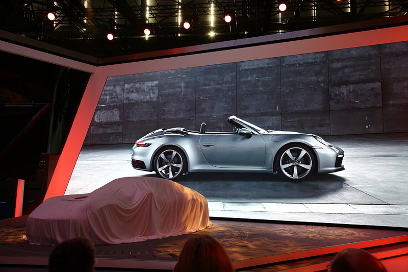 プレスカンファレンスでは、ポルシェAG 代表取締役社長 オリバー・ブルーメ氏がプレゼンを行なった