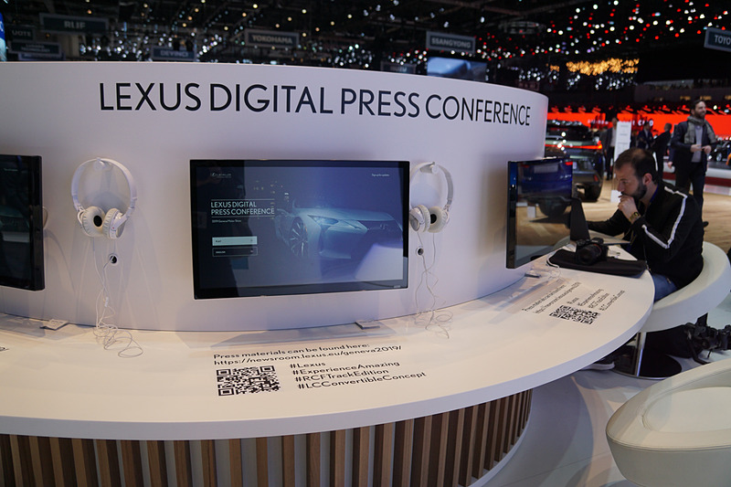 レクサスブースはオンラインプレスカンファレンスのコーナーが用意された